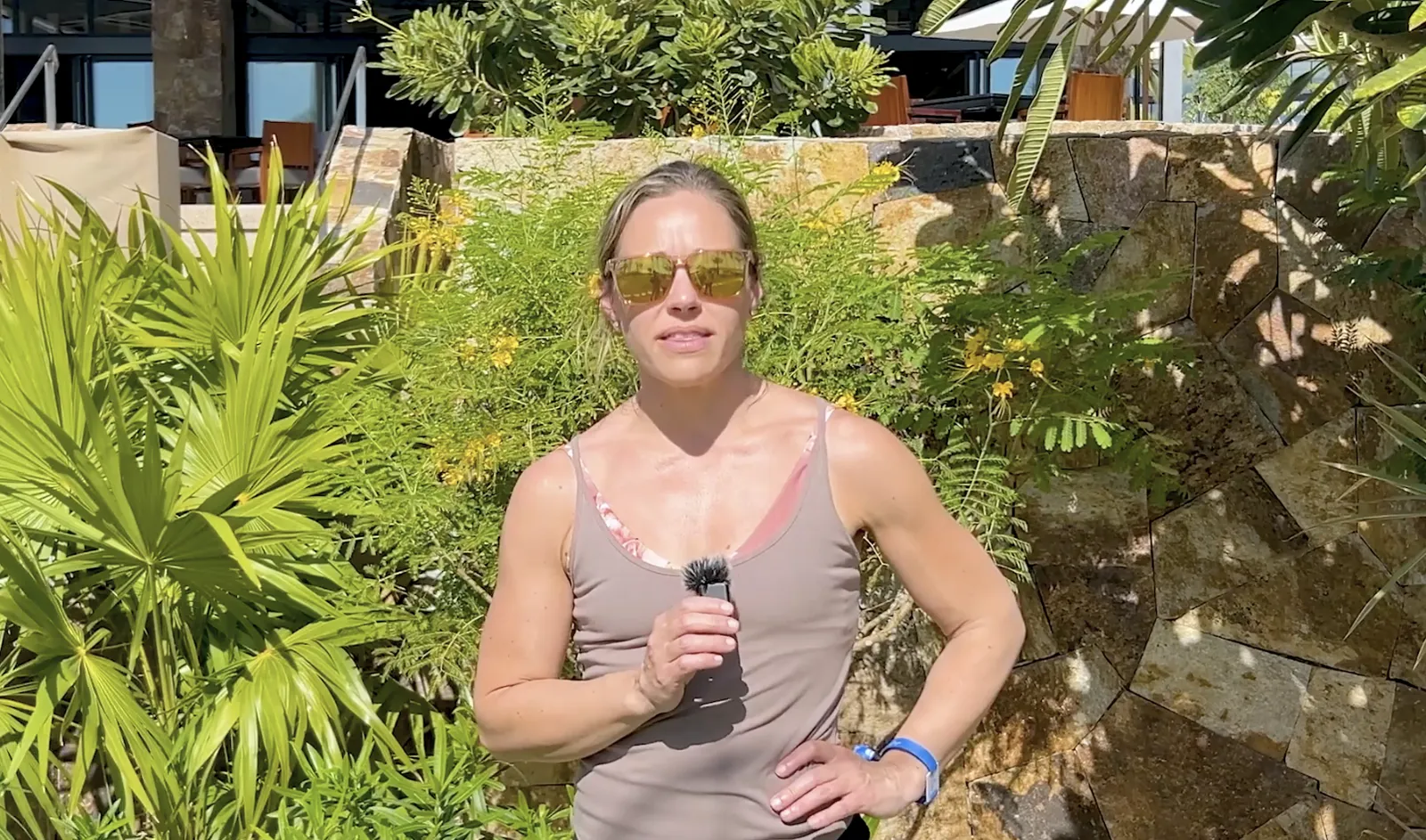 Guest testimonial video thumbnail: top beachfront resort in Los Cabos